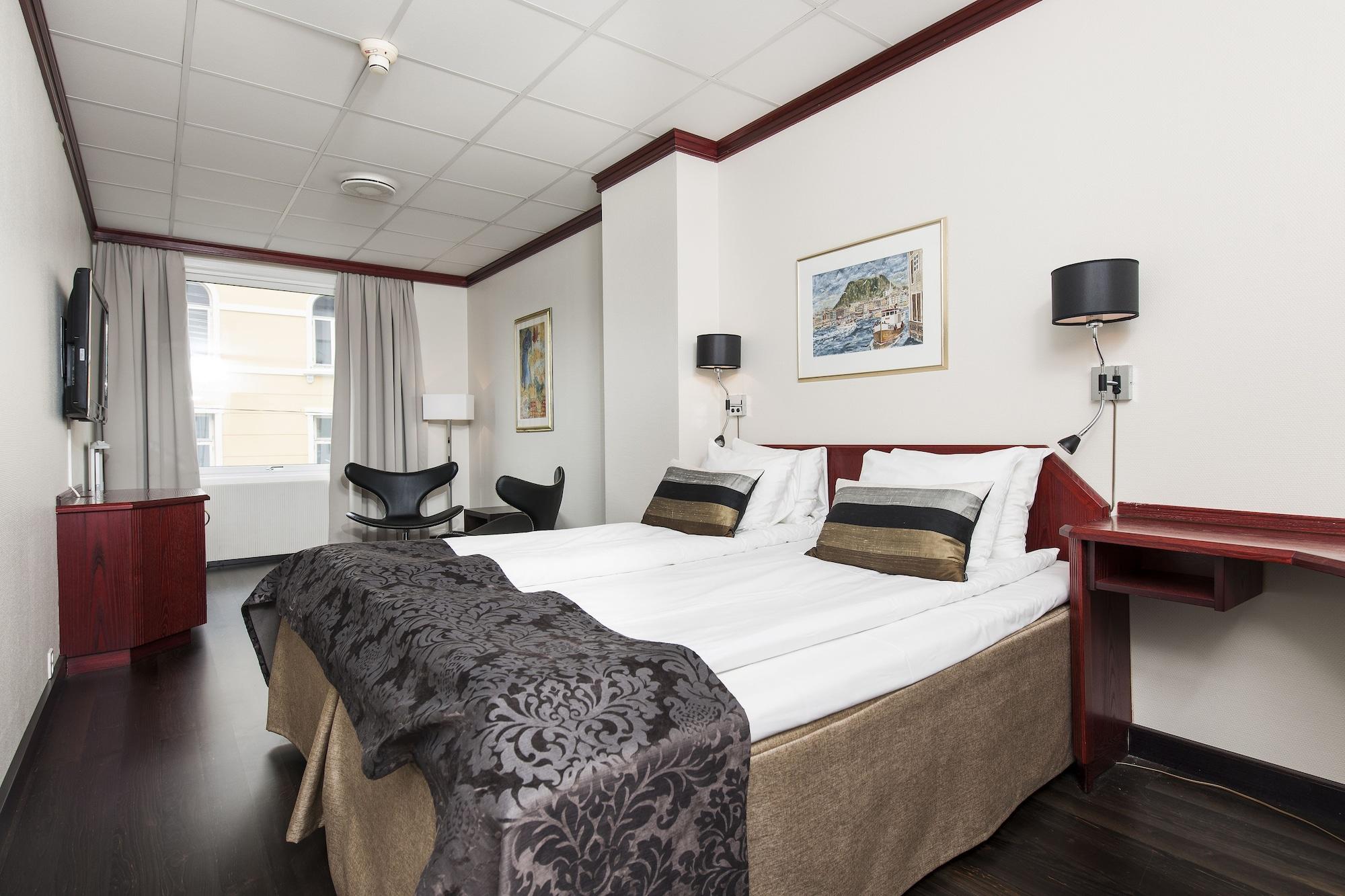 Four Monkeys Hotel Ålesund Buitenkant foto