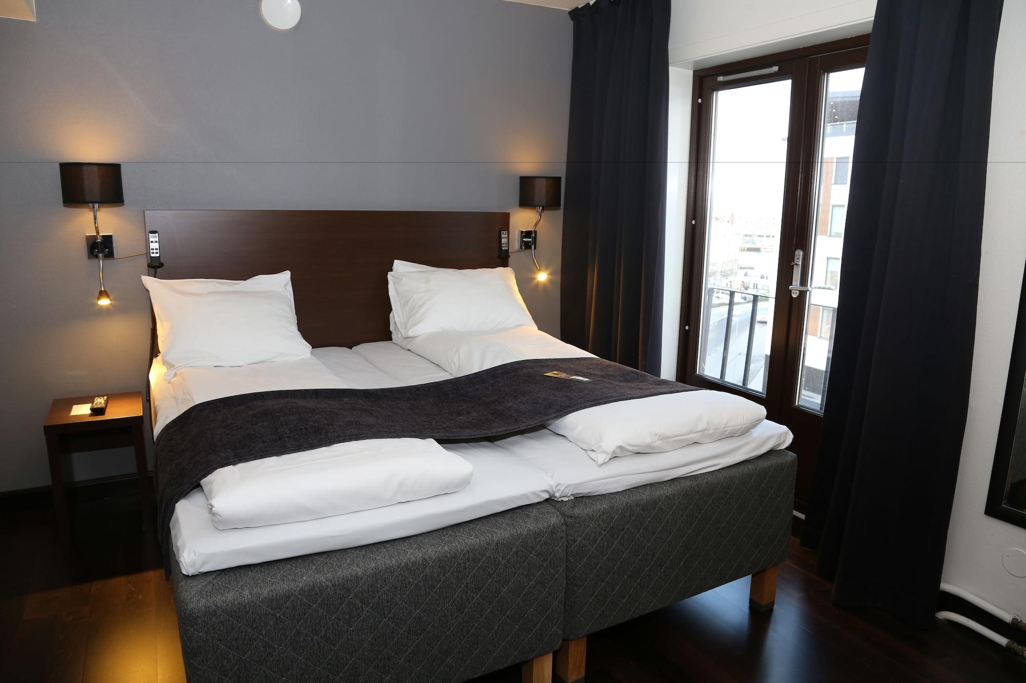 Four Monkeys Hotel Ålesund Buitenkant foto