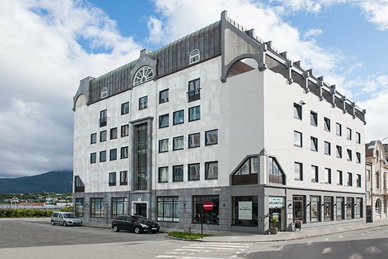 Four Monkeys Hotel Ålesund Buitenkant foto