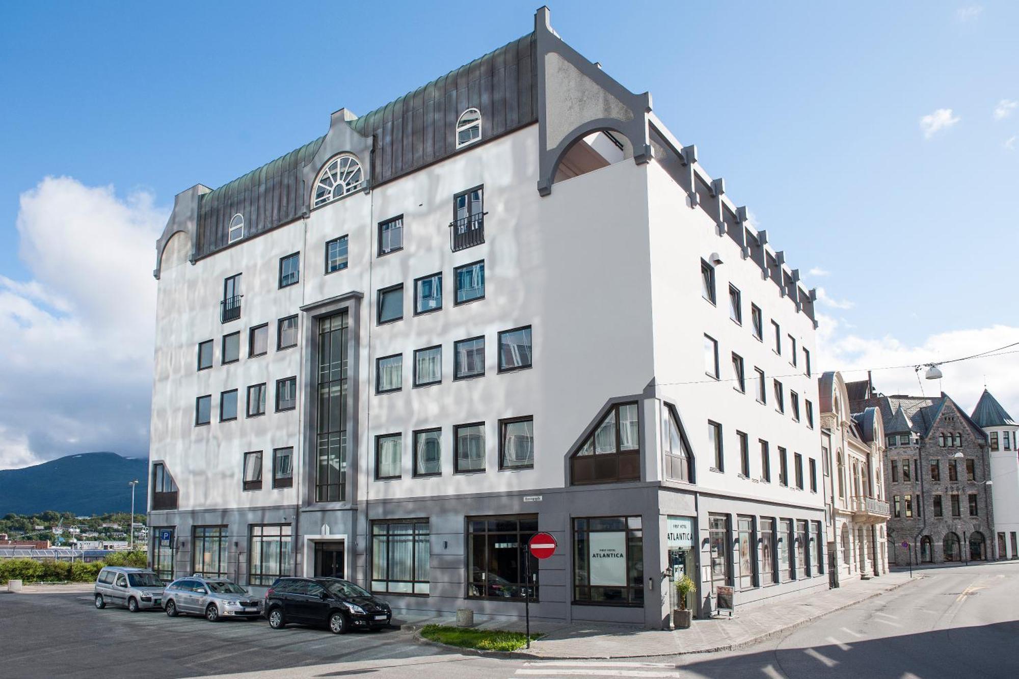Four Monkeys Hotel Ålesund Buitenkant foto